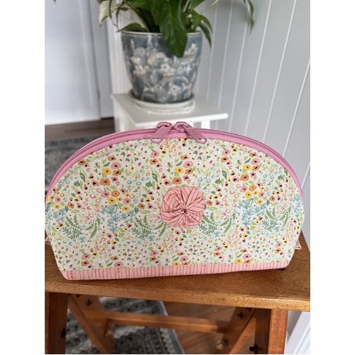 Curved Zipper Pouch Bag  (Green & Pink)